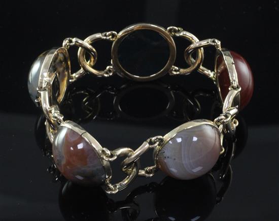 An early 20th century gold and cabochon agate bracelet, 20cm.